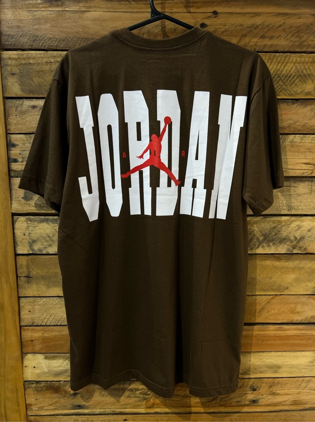 Camiseta Básica Marrom