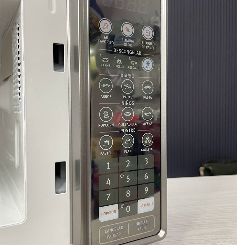 ELECTROLUX HORNO MICROONDAS 20L SILVER