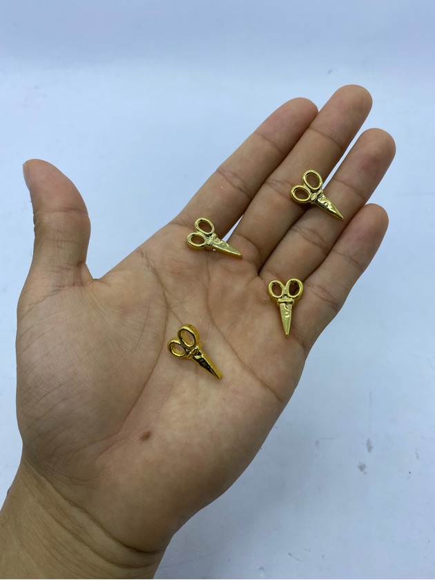 Aplique pingente/botao dourado