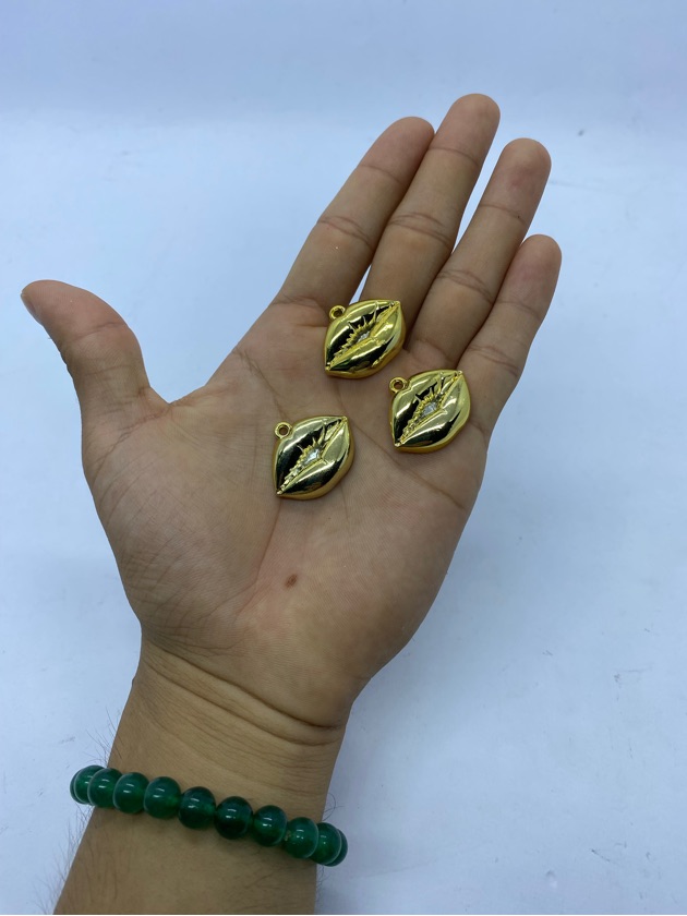 Aplique pingente/botao dourado