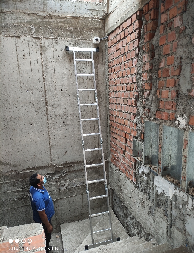 Escalera multiusos de aluminio 12 pasos