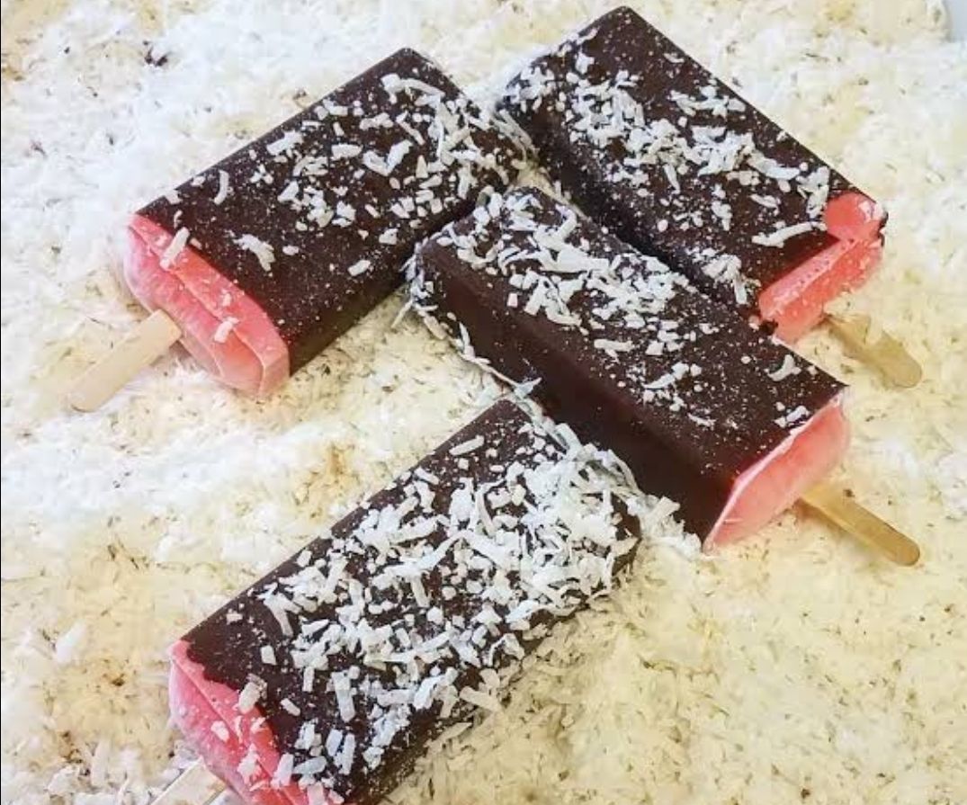 Paleta Grande de Fresa Cubierta de Chocolate