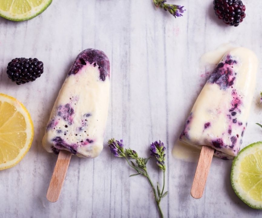 Paleta Mediana Queso con zarzamora