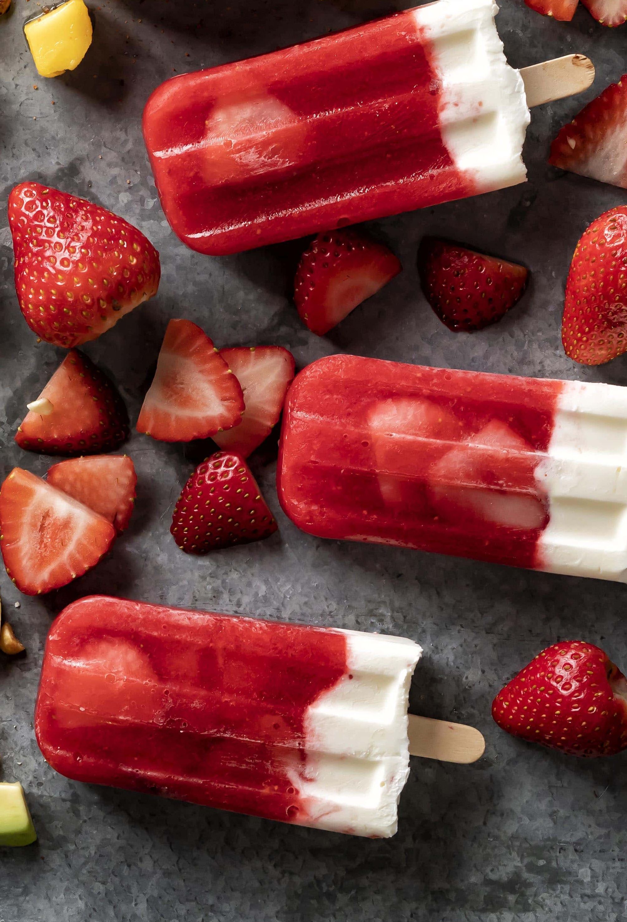 Paleta Grande de Fresas de Agua c/Crema