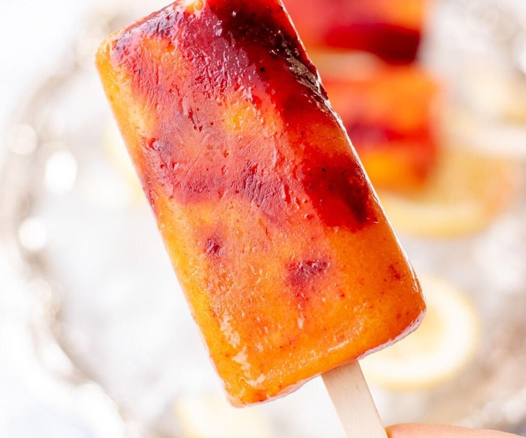 Paleta Grande de Mango con Chamoy