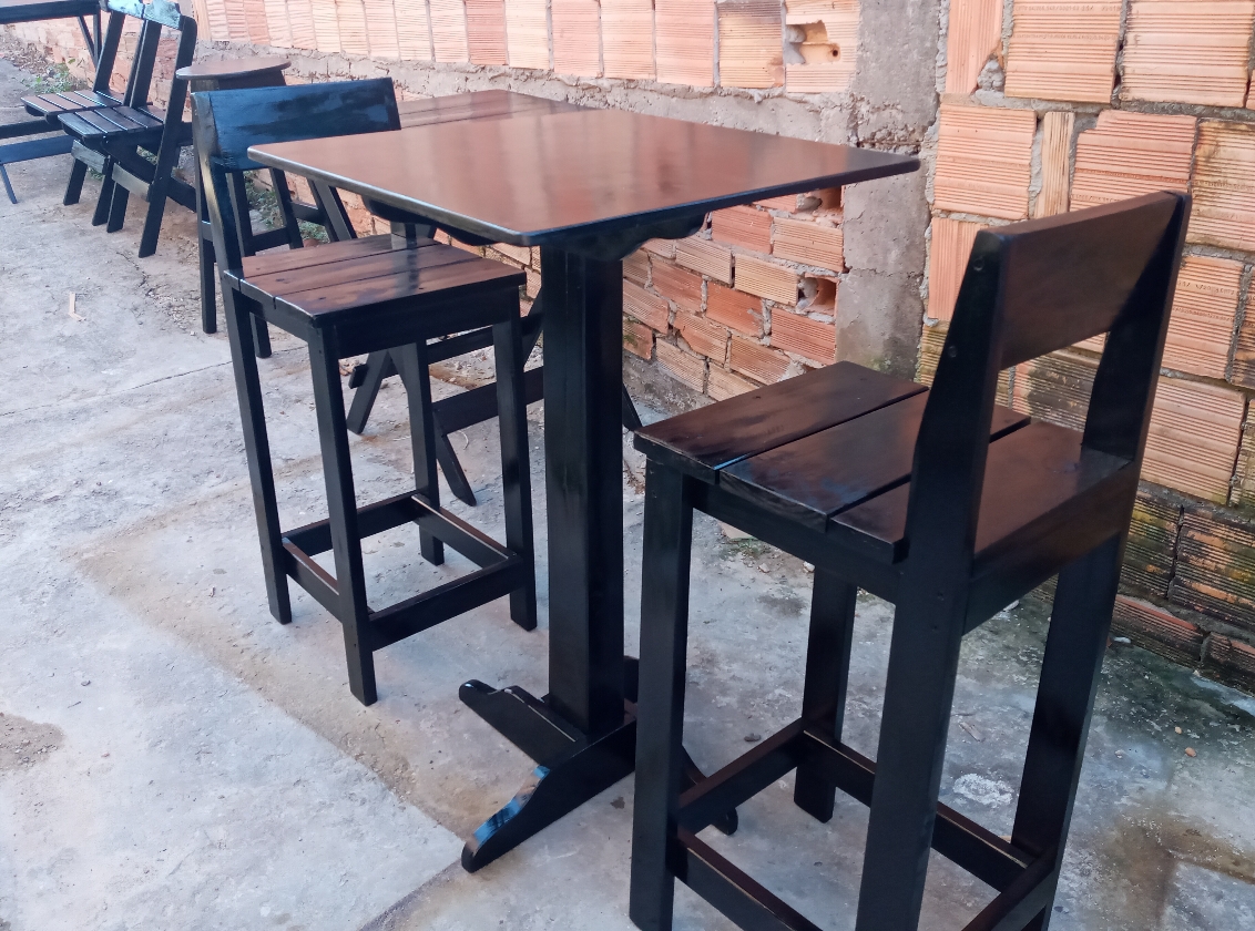 JOGO DE MESAS BISTRO COM 2 BANQUETAS ALTAS...