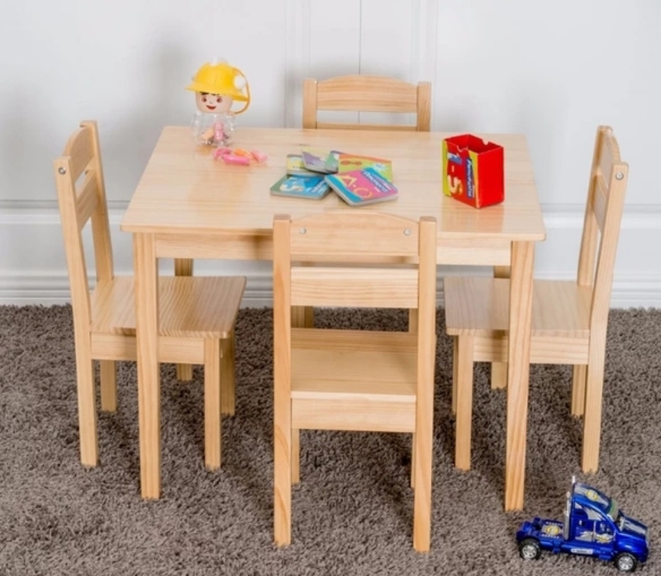 MESA ESTUDO INFANTIL COM 4 CADEIRAS.