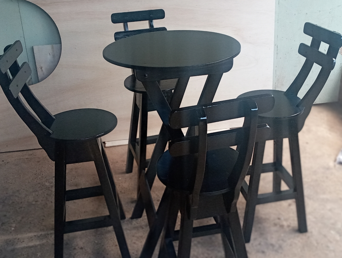 MESAS BISTRO REDONDA COM 2 BANCOS COM ENCOSTO !!!
