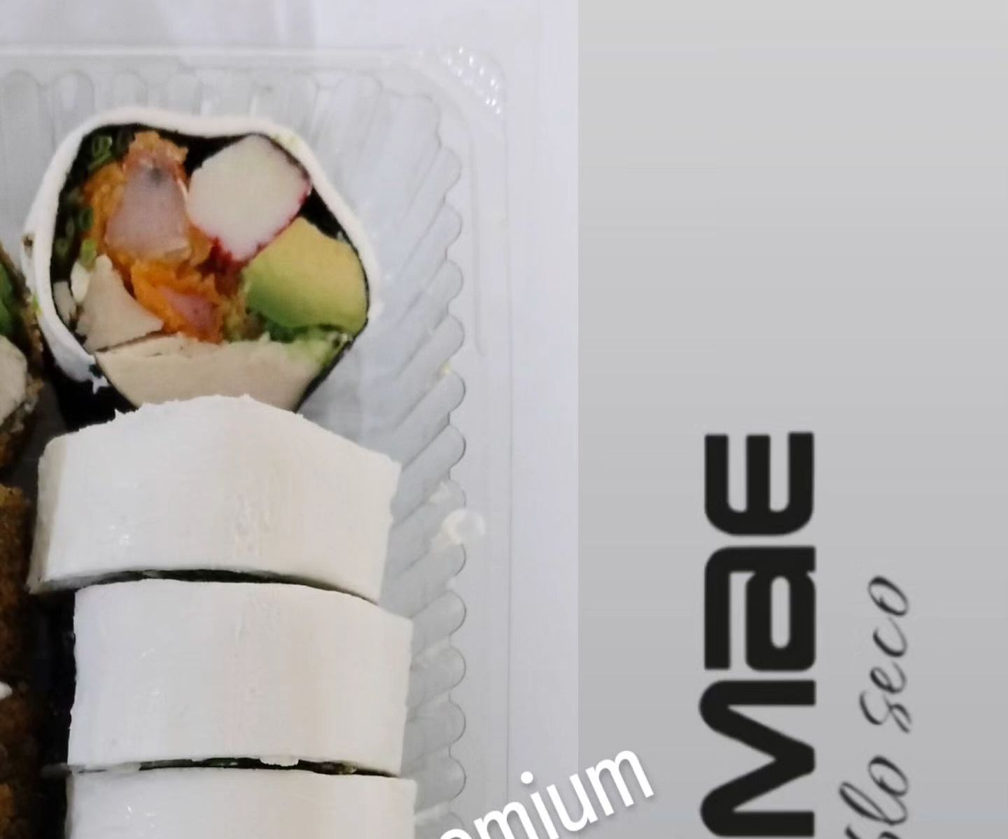 4. Sin arroz rolls premium pollo /camarón furai Env. queso crema