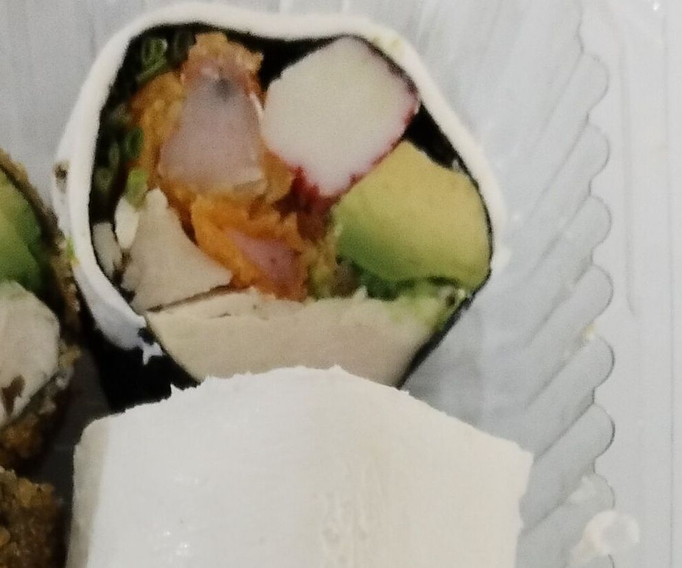 4. Sin arroz rolls premium pollo /camarón furai Env. queso crema