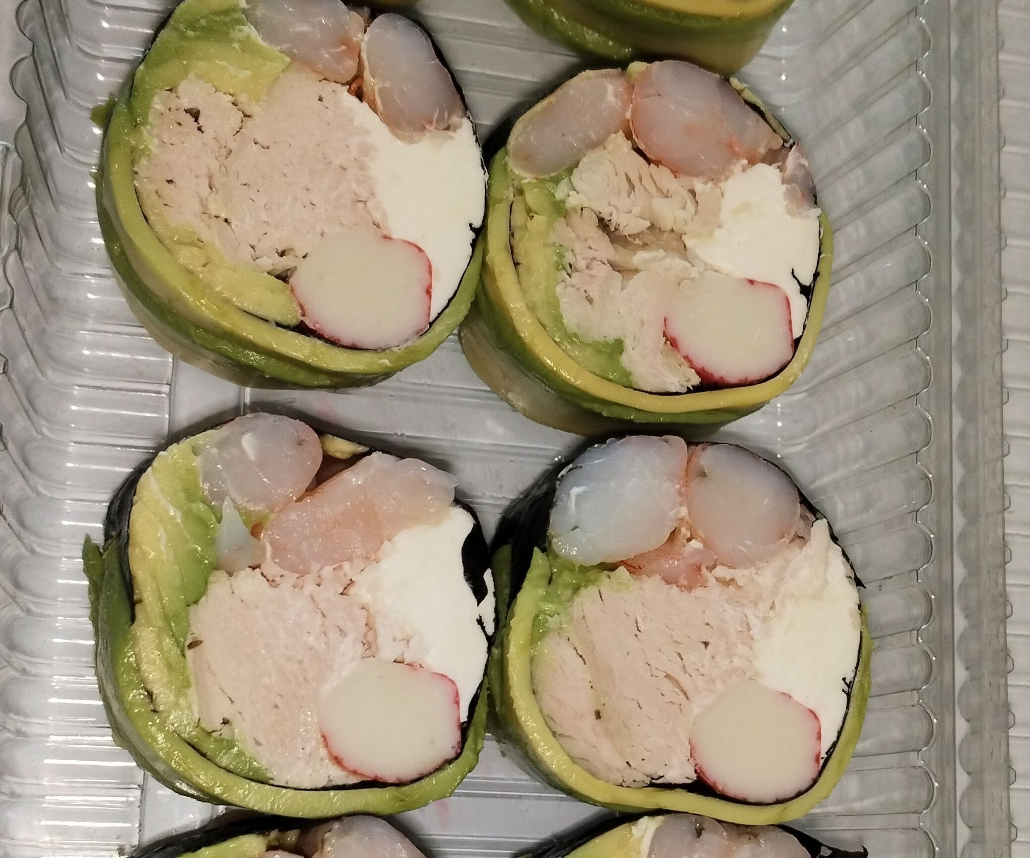 2. Sin arroz Roll premium pollo camarón ev. Palta
