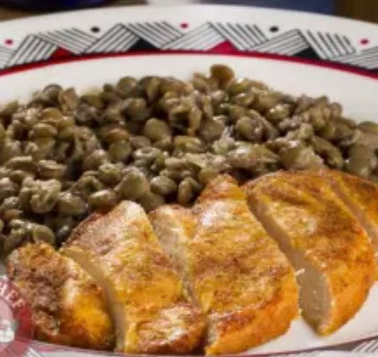 Marmita de filé de frango com lentilha