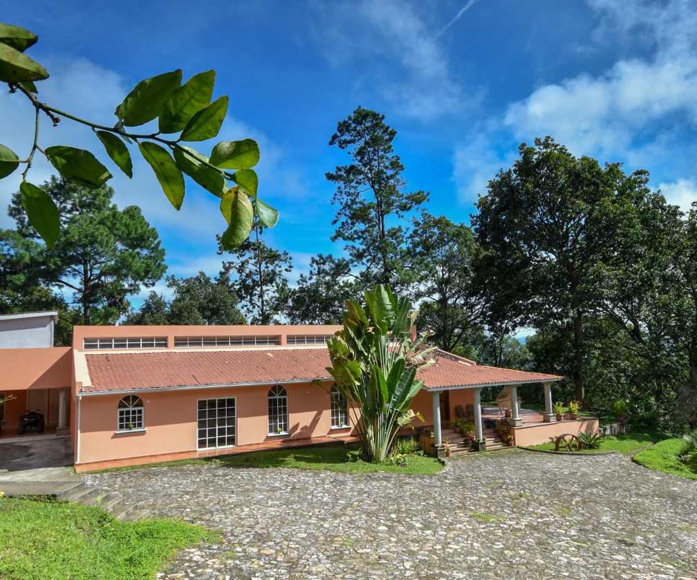 Noche Alojamiento Familiar para 8 / One night Family Lodging for 8