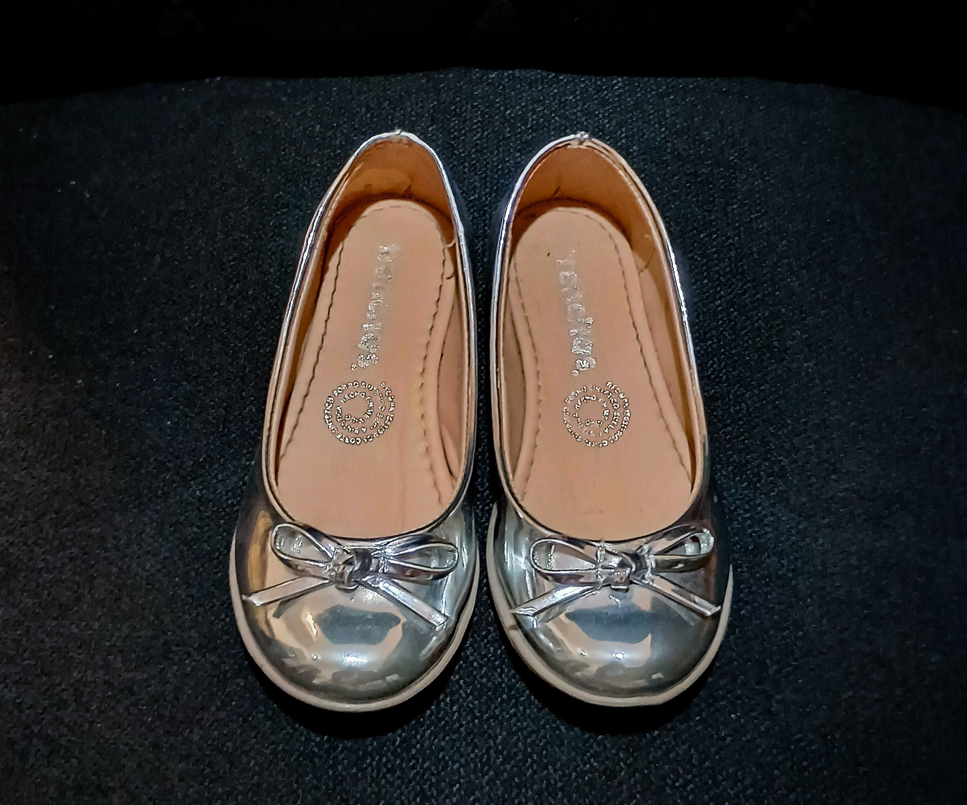 "PROMOCIÓN 2X1" LLÉVATE ESTOS ZAPATOS NEGROS TALLA 17 MX Y PLATEADOS TALLA 17.5 MX