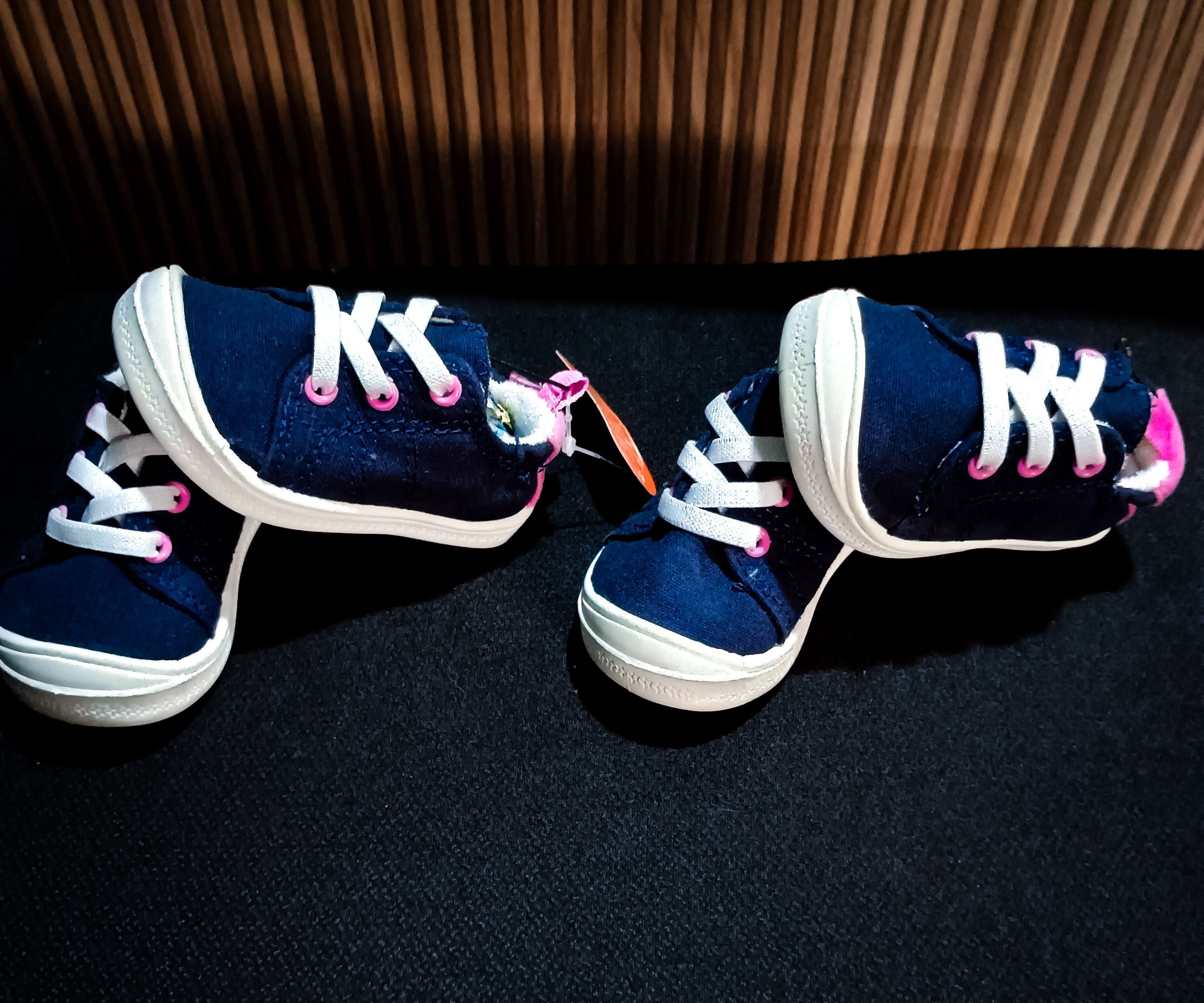 2x1 Wonder Nation Casual Bump Toe Sneakers en color azul Talla 3 Meses