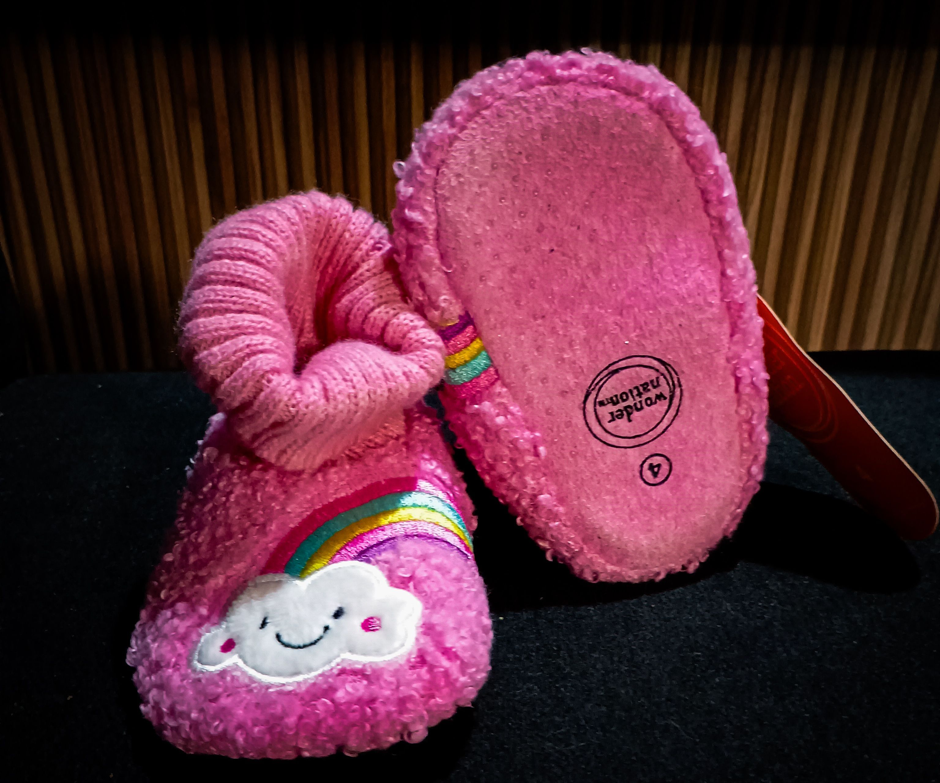 Pantuflas Wonder Nation para niños pequeños - Rosa arcoíris Talla 6 Meses