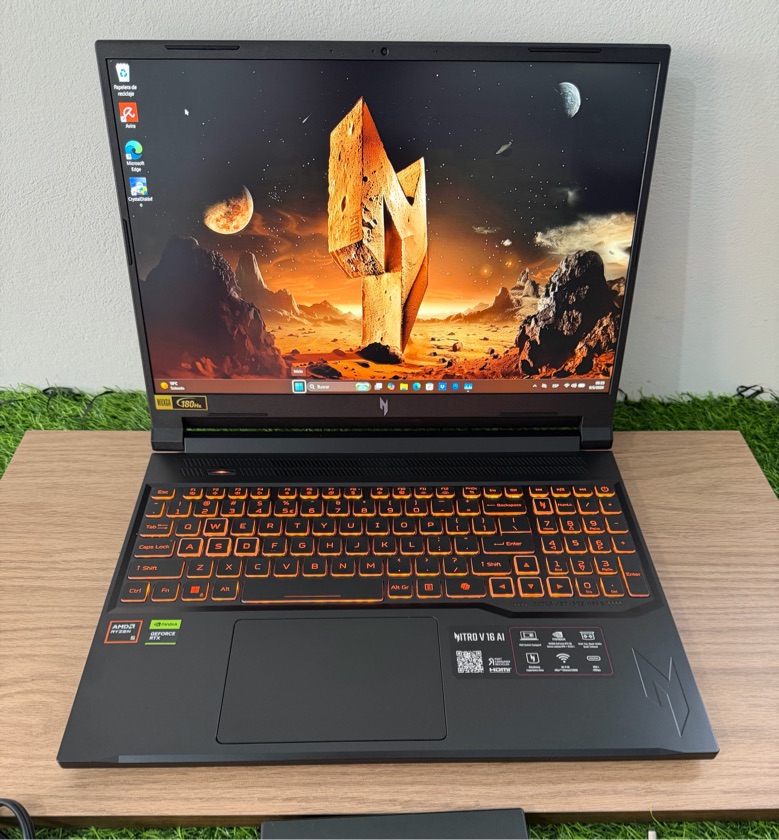Acer Nitro V16 con 24 GB de RAM, RTX 5050 de 8 GB