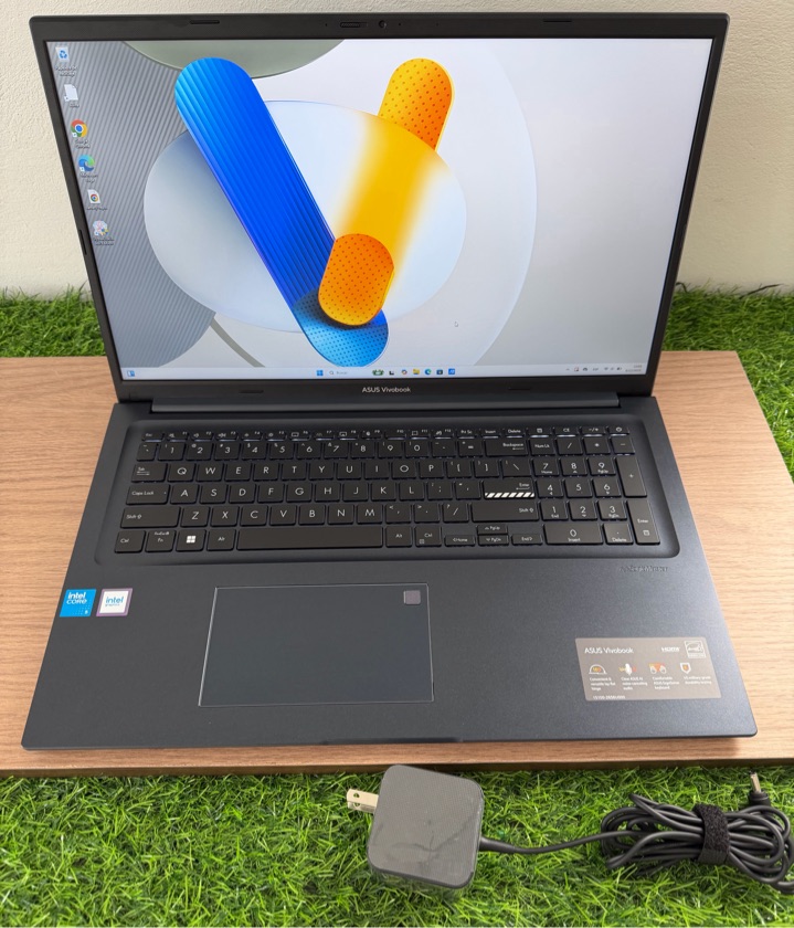 Asus VivoBook F1704VAP-SB52.