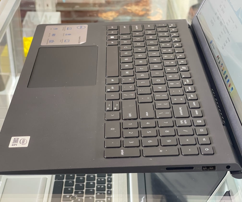 LAPTOP DELL Inspiron 15 3000
