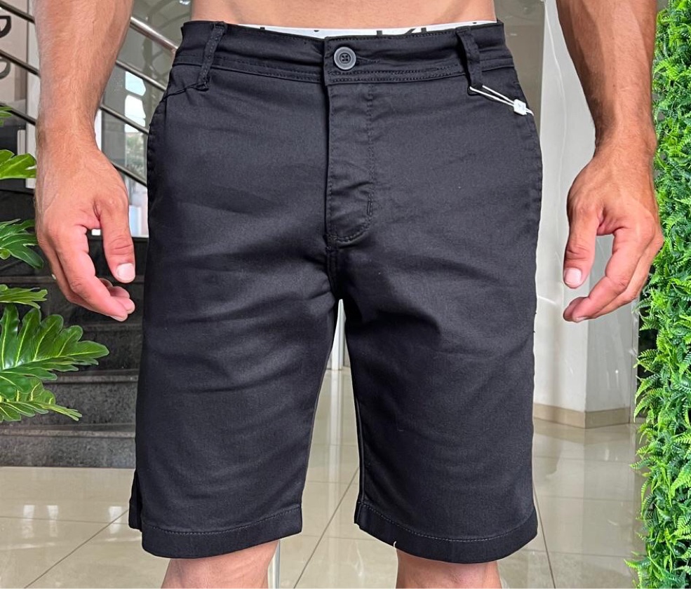 Bermuda Titus Preto
