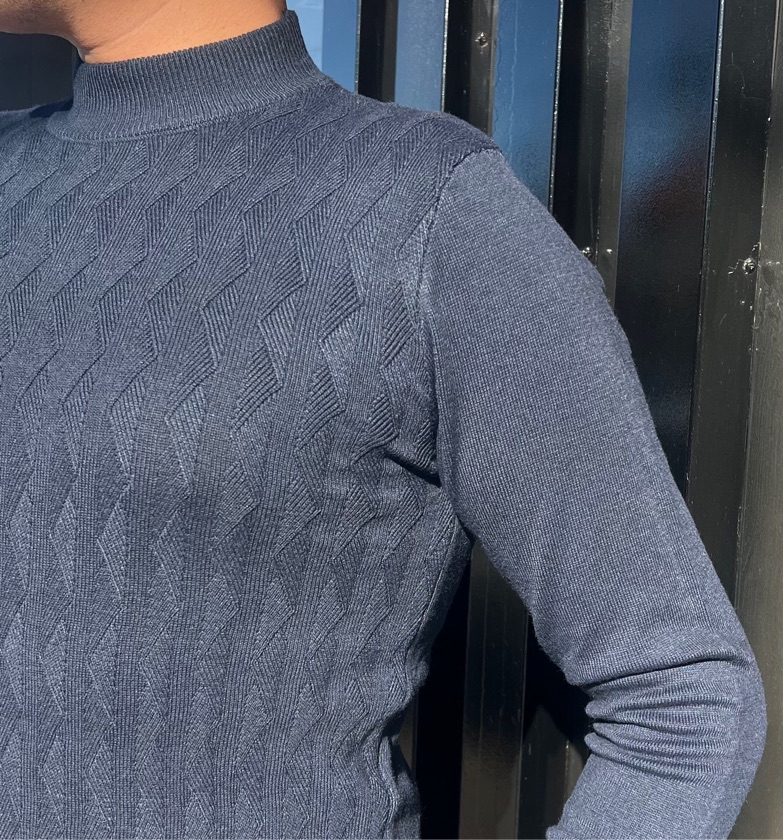 Blusa Gola Alta Azul Marinho