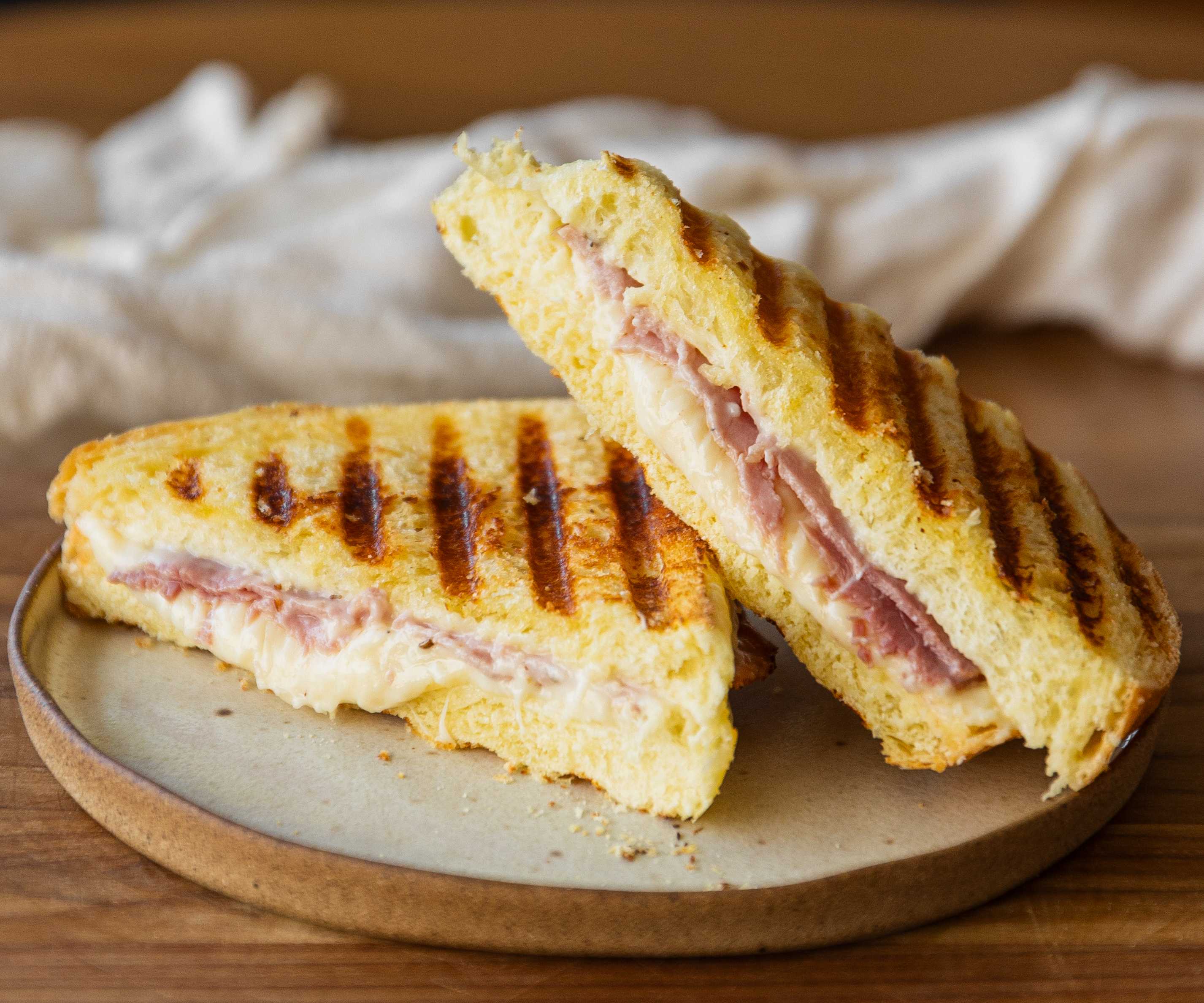 Misto Breadbox
