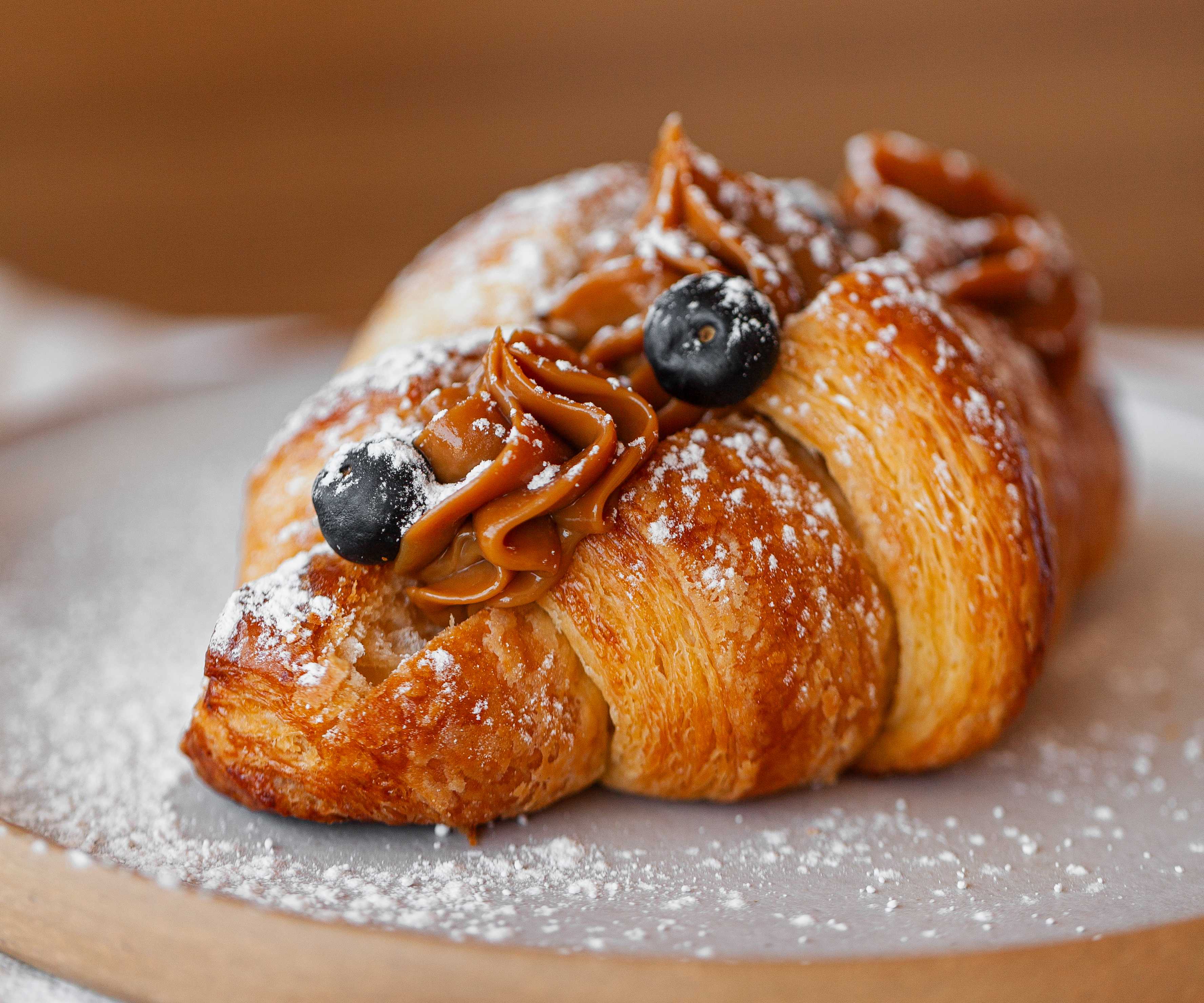 Croissant com Doce de Leite e Mirtilo