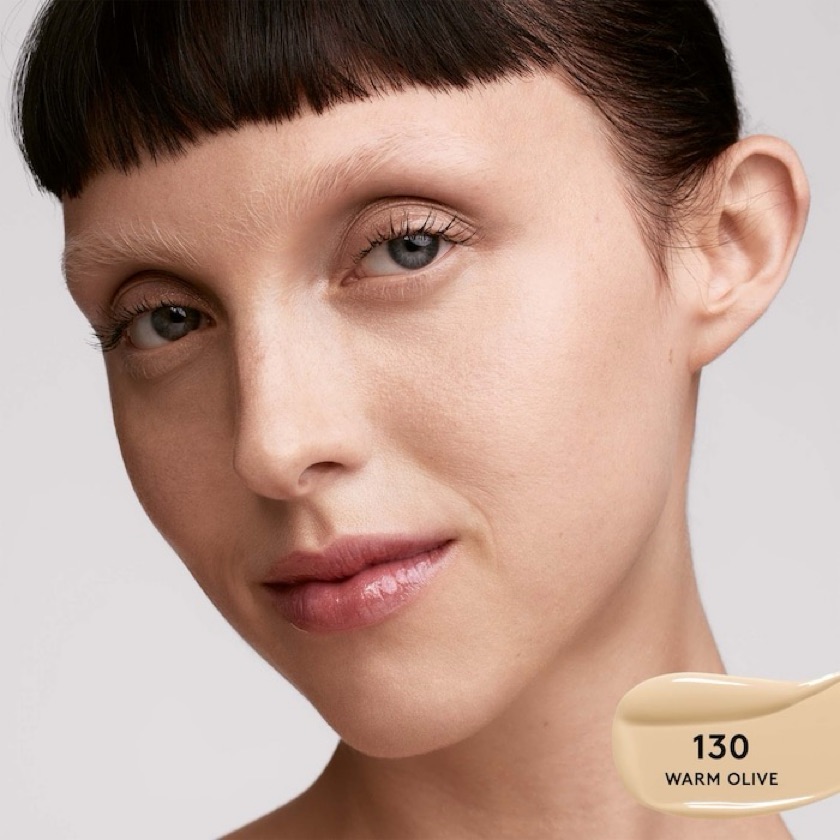 Base de maquillaje hidratante de larga duración Soft'Lit Naturally Luminous 130