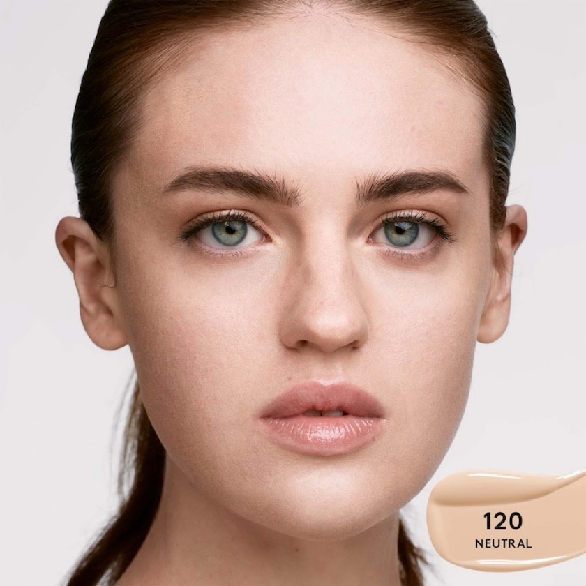 Base de maquillaje hidratante de larga duración Soft'Lit Naturally Luminous 120 neutral