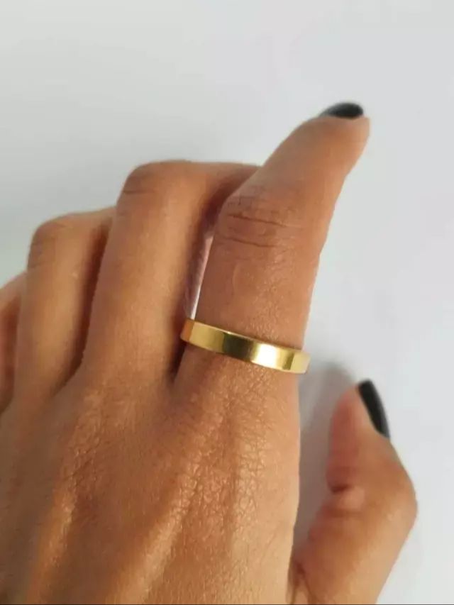 Aliança Moderna Dourada 2mm