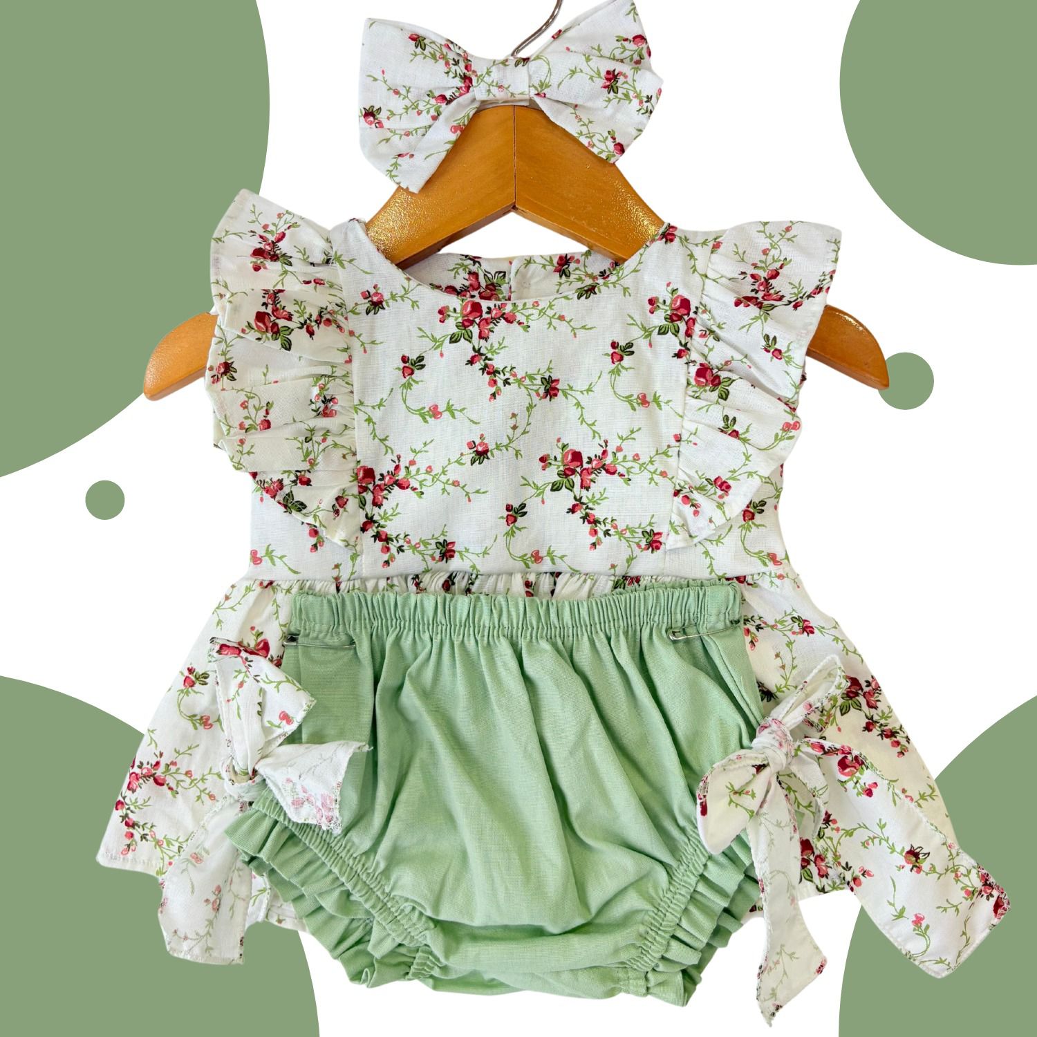 Conjunto de Vestido Floral com Short Verde e Laço