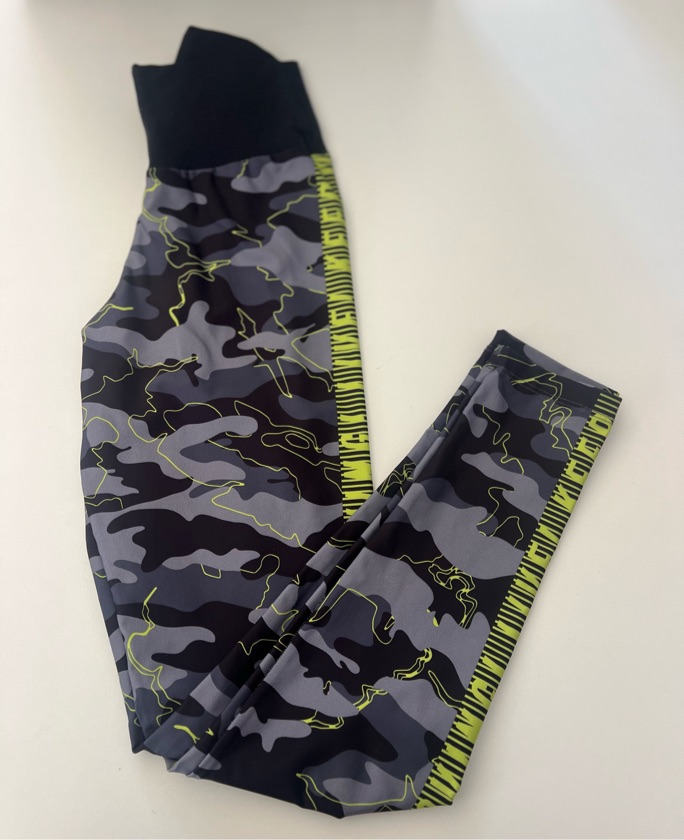 Legging detalhes neon