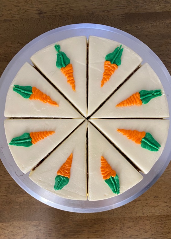 8" Carrotcake with creamcheese frosting