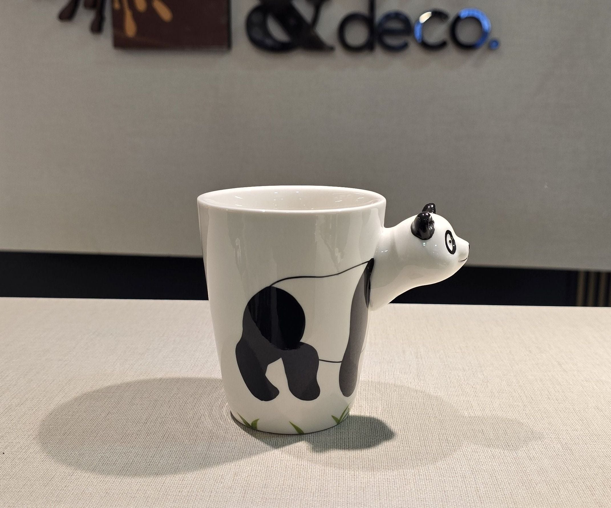 Taza cerámica animales en 3D vista 2