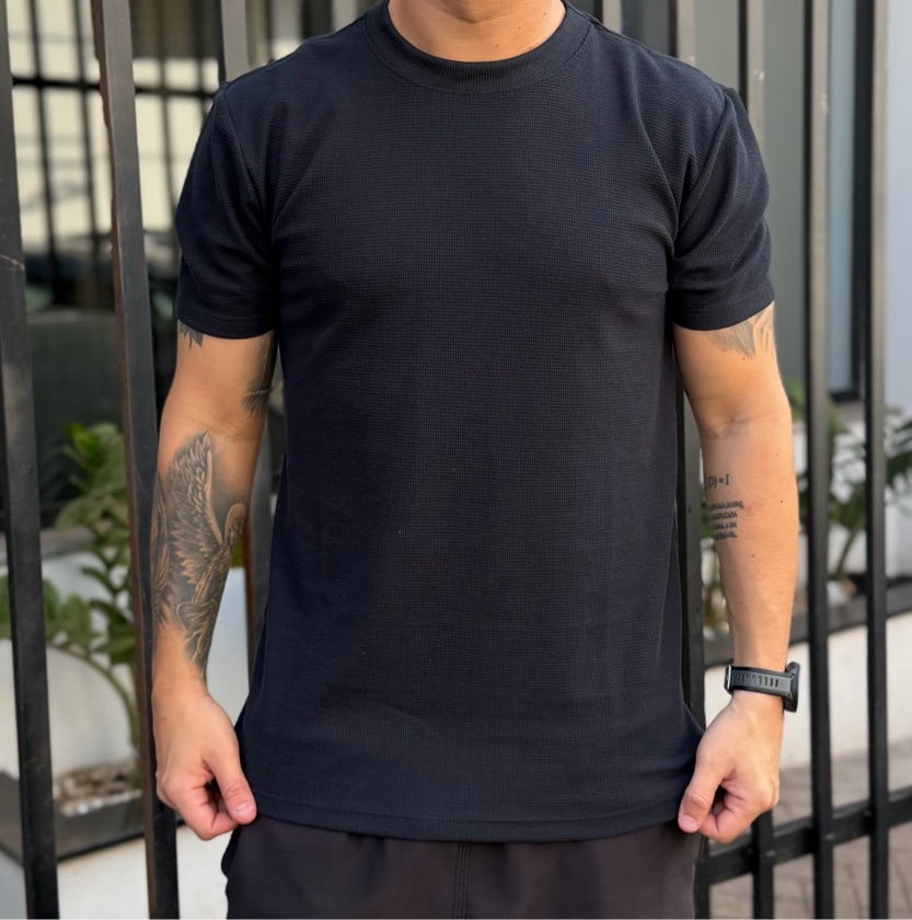 CAMISETA BÁSICA TEXTURIZADA