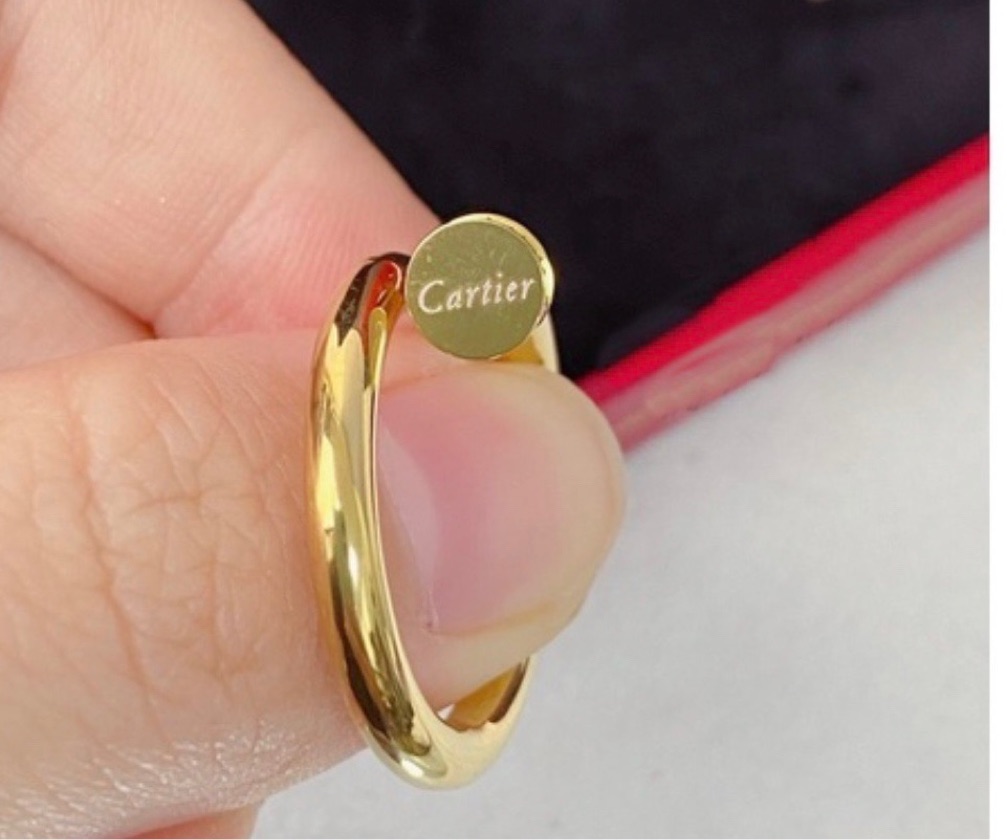 101- Anel Cartier Parafuso liso - ouro