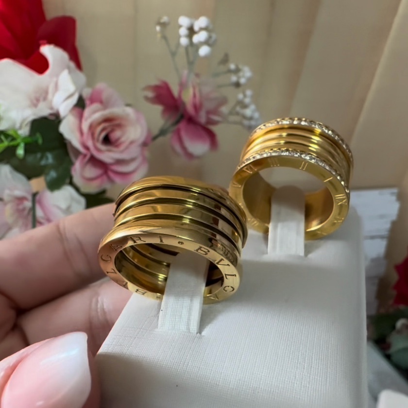 Anel / alianca Bulgari - dourado cravejado