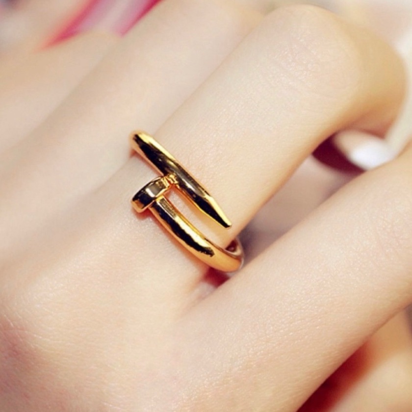 101- Anel Cartier Parafuso liso - ouro