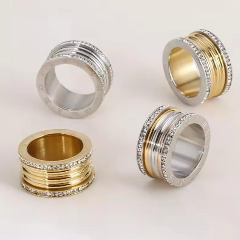 Anel / alianca Bulgari - dourado cravejado