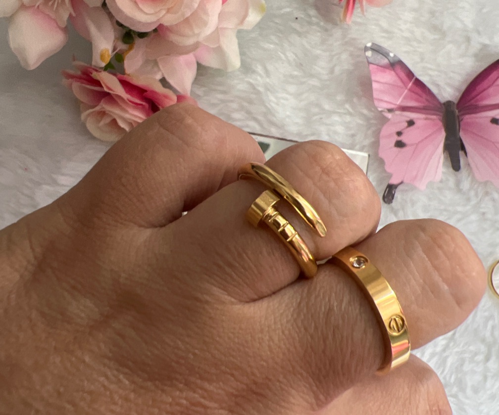 101- Anel Cartier Parafuso liso - ouro