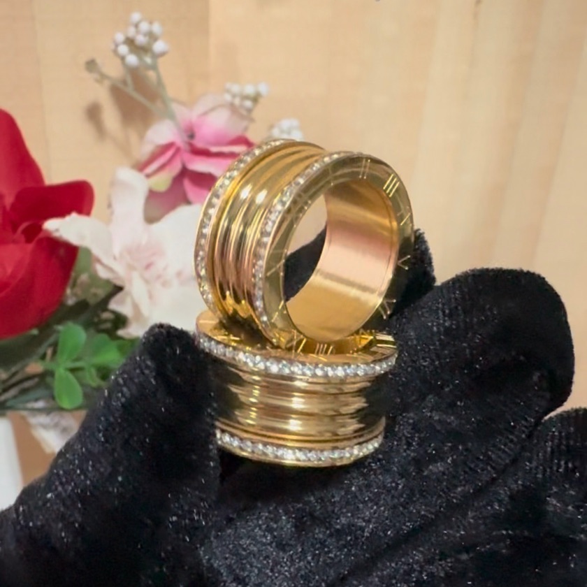 Anel / alianca Bulgari - dourado cravejado