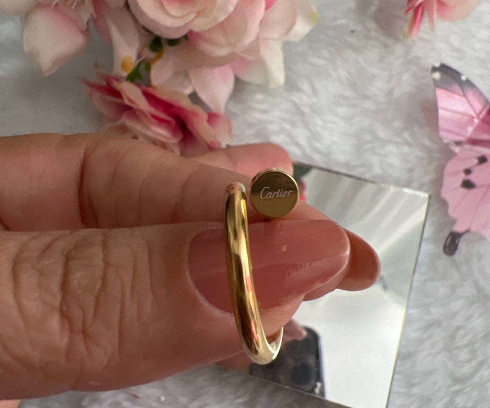 101- Anel Cartier Parafuso liso - ouro