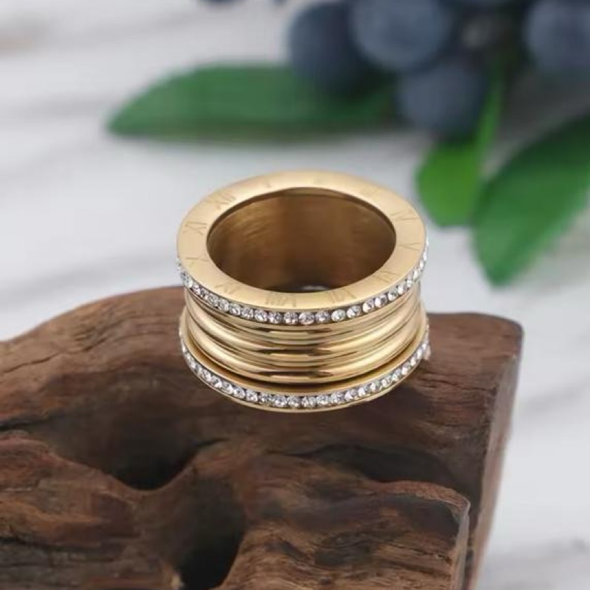 Anel / alianca Bulgari - dourado cravejado