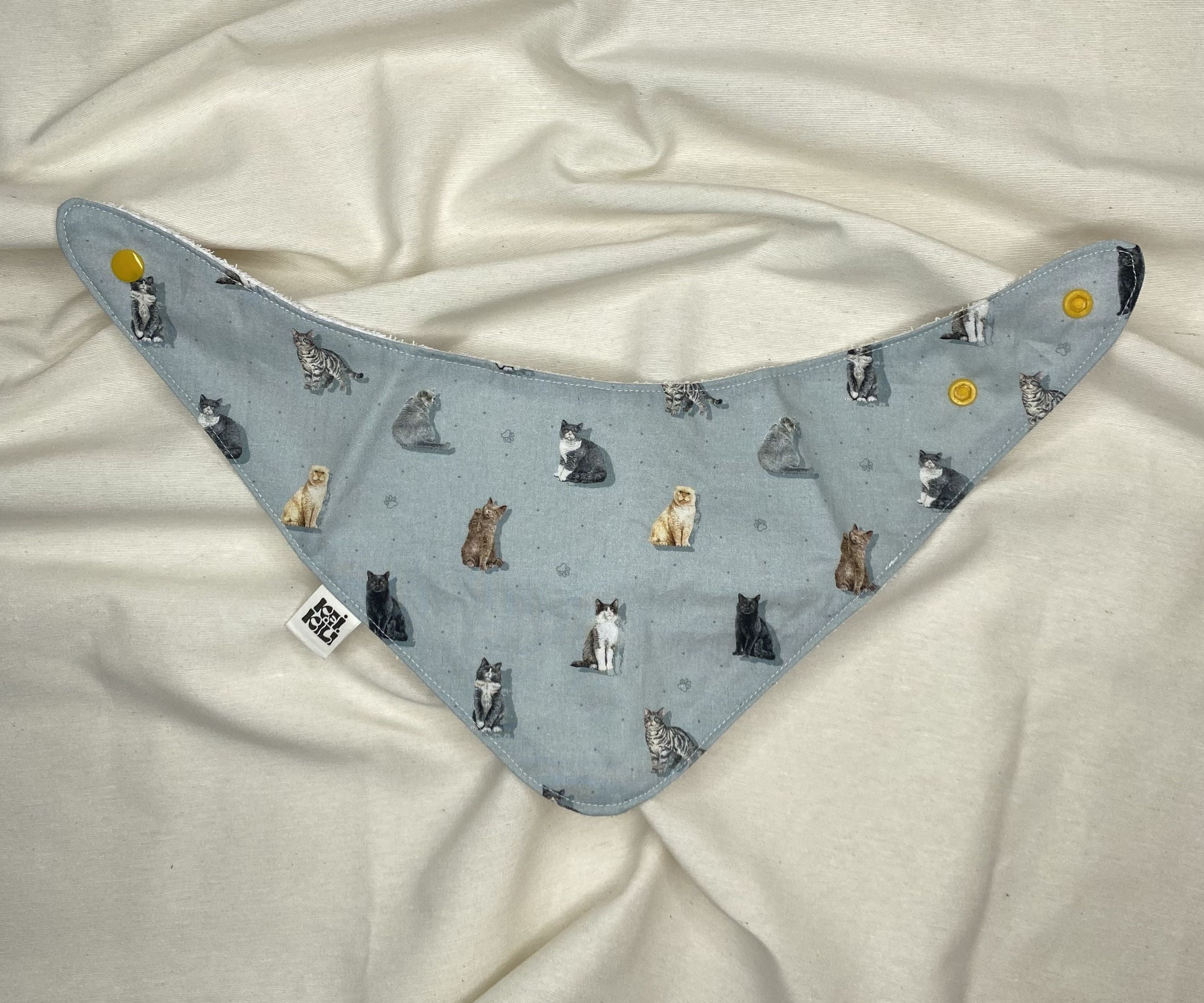 BABERO BANDANA - GATOS