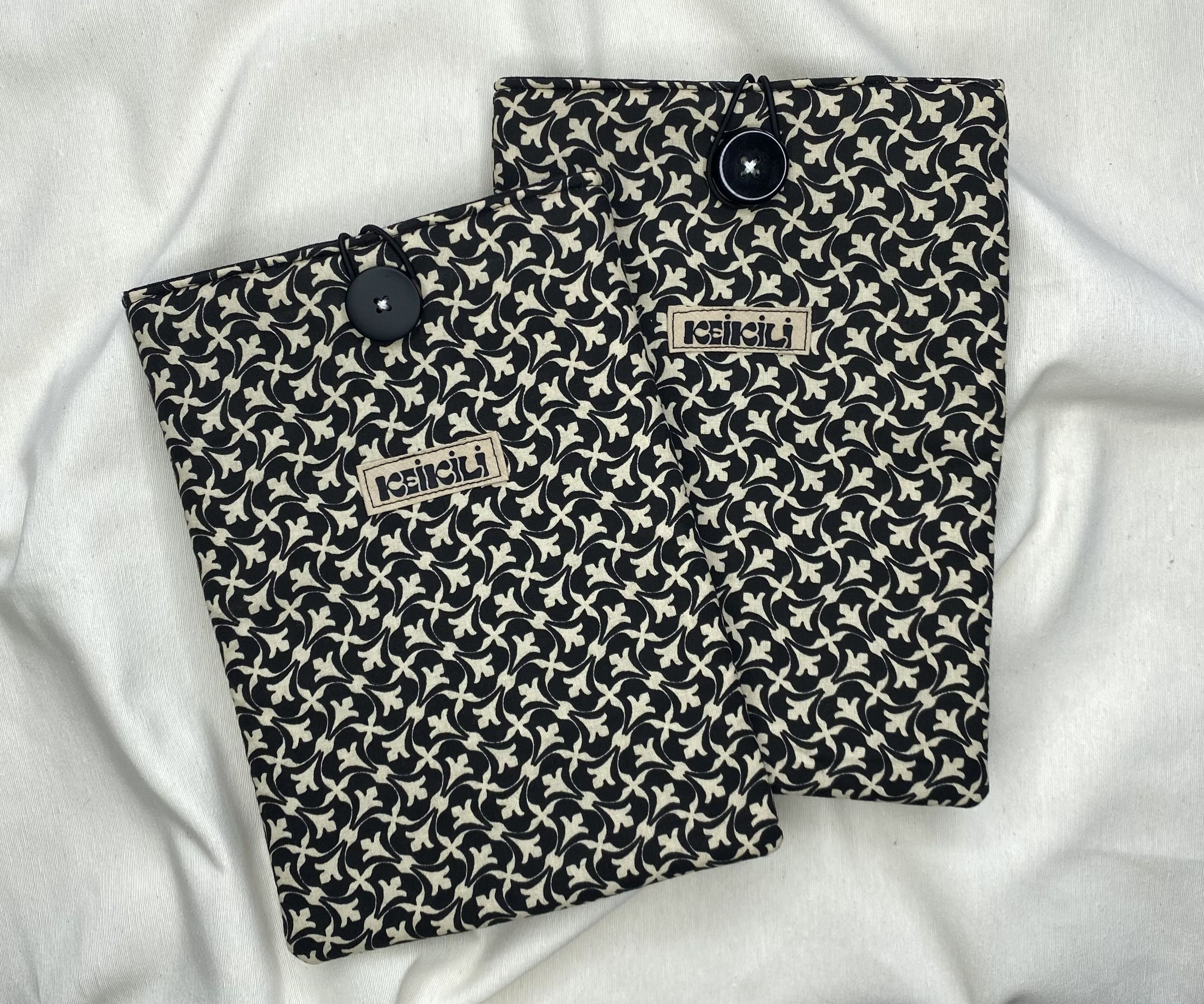 FUNDA PUKE KINDLE - FLORES NEGRAS