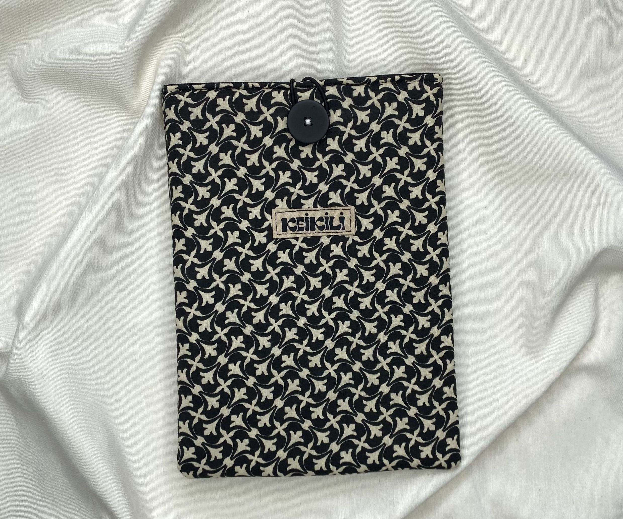 FUNDA PUKE KINDLE - FLORES NEGRAS