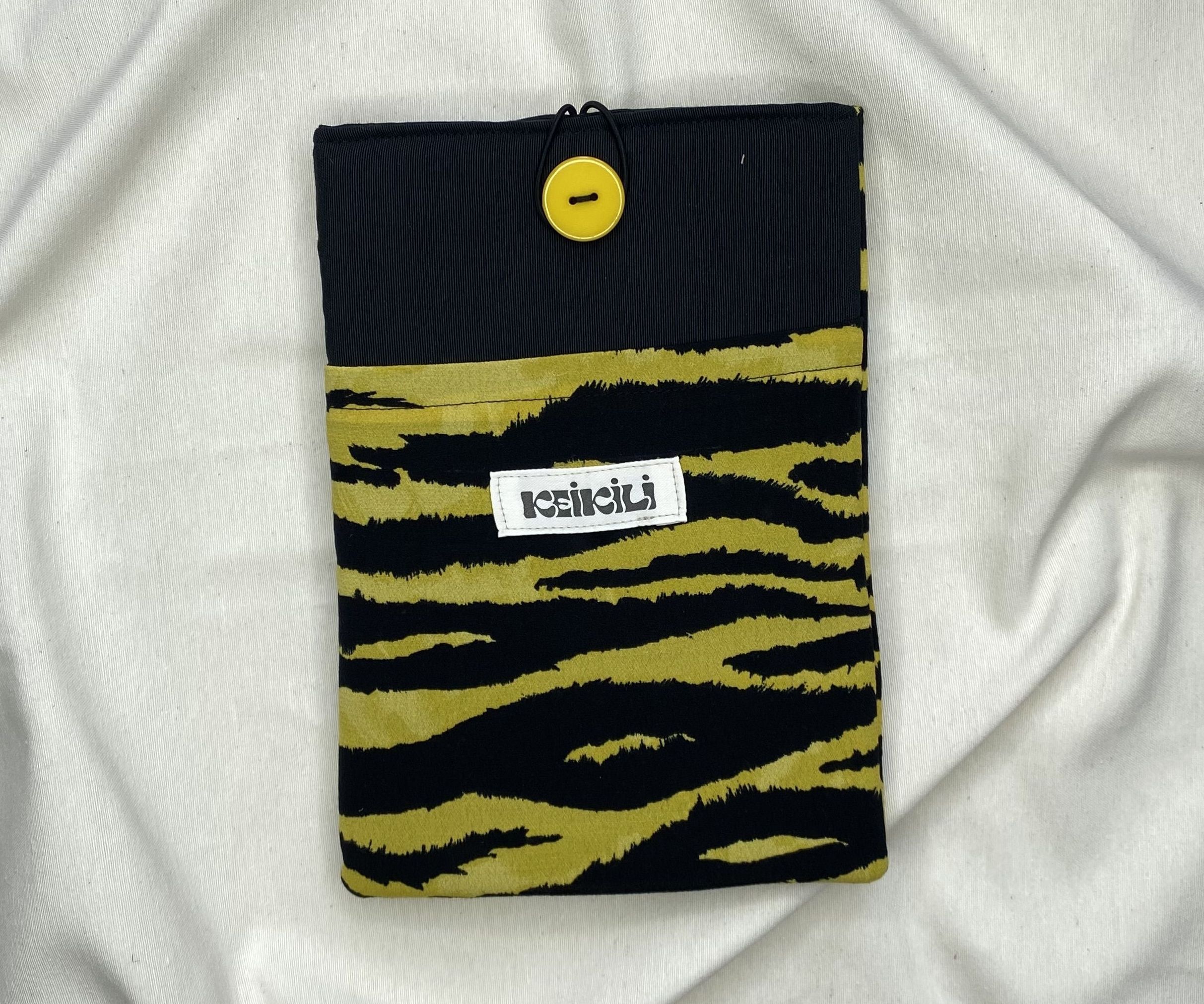FUNDA PUKE KINDLE- ZEBRA AMARILLA