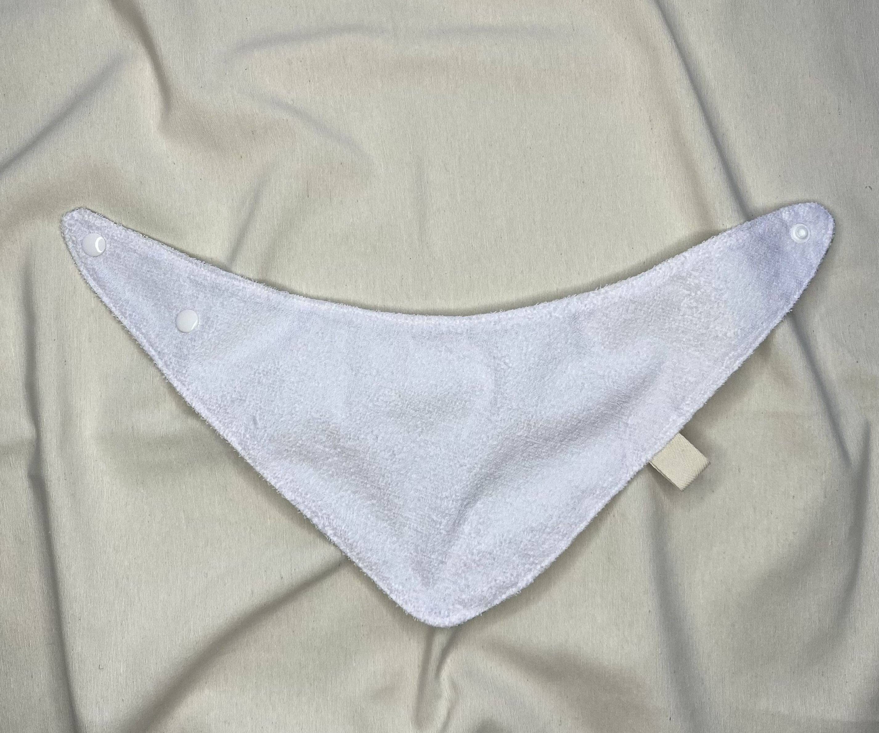 BABERO BANDANA - FLORES VERDES