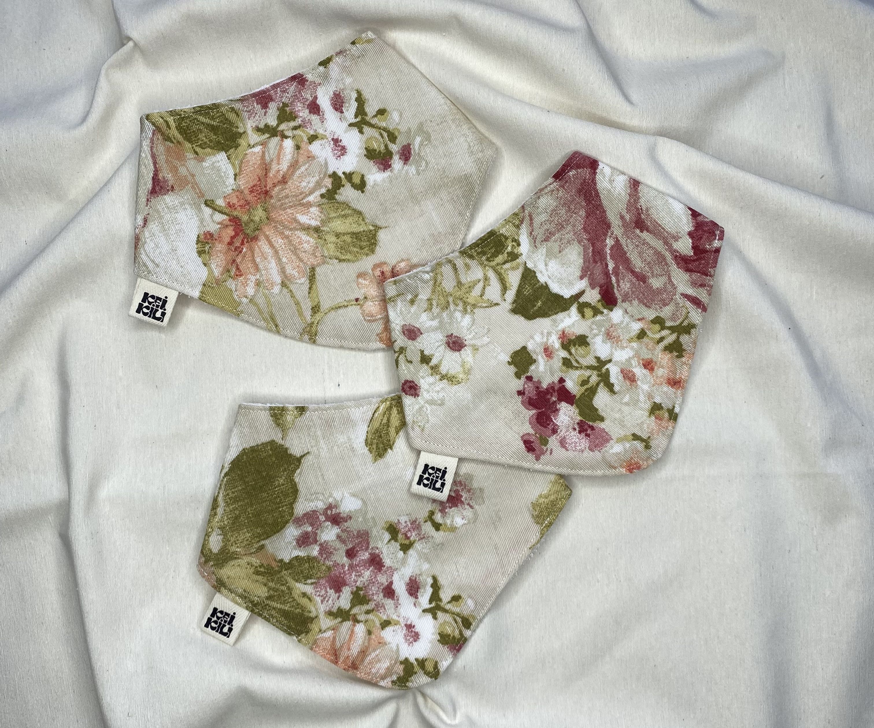 BABERO BANDANA - FLORES