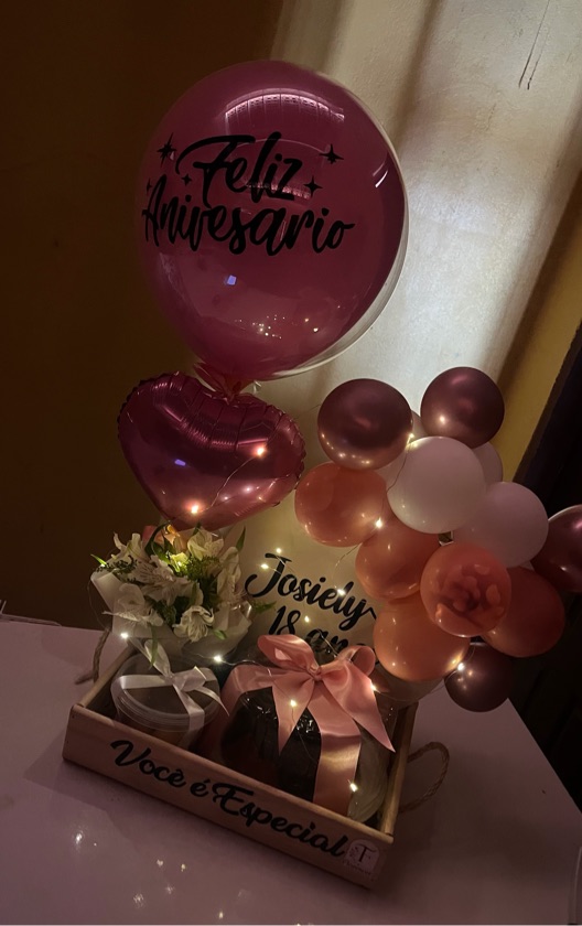 Cesta de aniversário personalizada